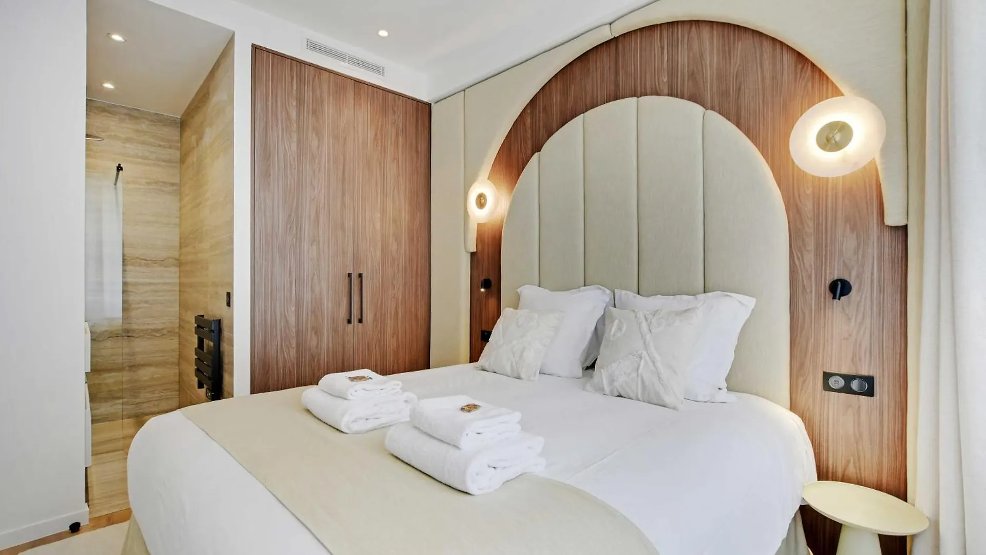 Lovely Refurbished Home In Vibrant 18Th District Paris Apartment