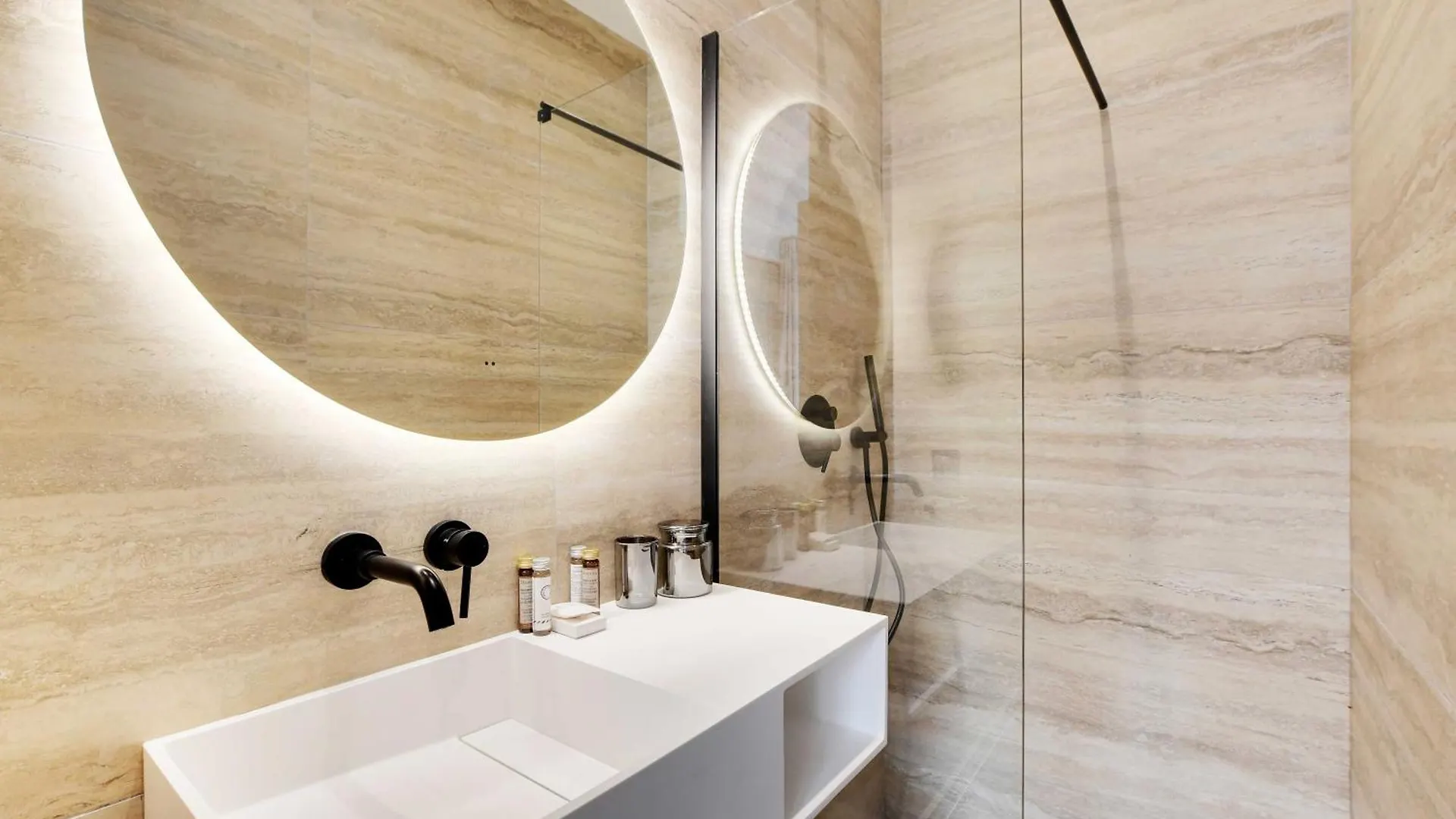 Lovely Refurbished Home In Vibrant 18Th District Paris Apartment